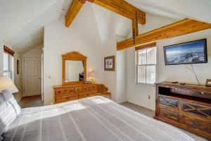 Voodi või voodid majutusasutuse Walking Distance from Downtown, Pet Friendly Home, Comfortable, Cozy, Park City Base toas