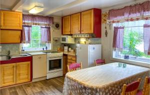Η κουζίνα ή μικρή κουζίνα στο Stunning Home In Verma With Kitchen