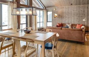 Χώρος καθιστικού στο Cozy Home In Bjorli With Wifi