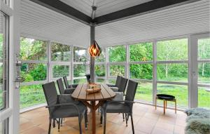 Zahrada ubytování Three-Bedroom Holiday Home In Grenaa