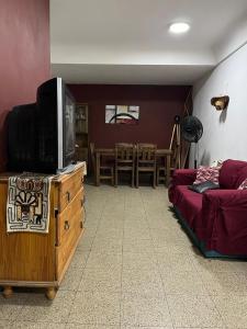 TV a/nebo společenská místnost v ubytování Departamento céntrico en Santa Fe capital