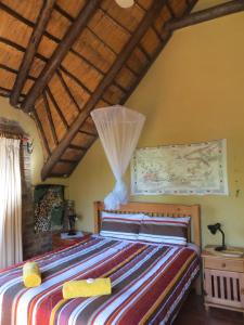 Tempat tidur dalam kamar di Kruger Safari Animal Encounter