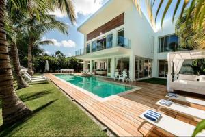 Bazén v ubytování New private luxury villa in Punta Cana nebo v jeho okolí
