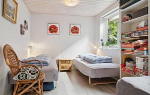 Ένα ή περισσότερα κρεβάτια σε δωμάτιο στο Gorgeous Home In Glesborg With Kitchen