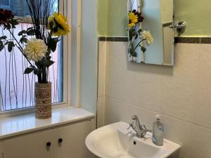 Fotografie z fotogalerie ubytování Inchview Beachfront with Log Fire near Edinburgh v destinaci Burntisland + 22 fotografií