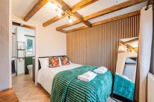 Postel nebo postele na pokoji v ubytování Cosy Cottage-tiny house