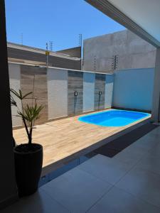Bazén v ubytování Casa com piscina em Foz do Iguaçu-PR nebo v jeho okolí