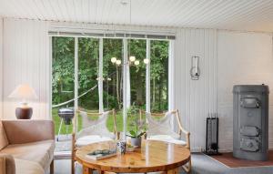 Posezení v ubytování Gorgeous Home In Hadsund With Kitchen
