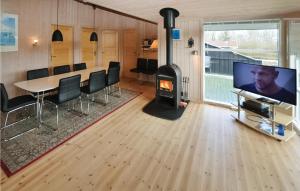 TV a/nebo společenská místnost v ubytování Holiday Home Rævebæk Sydals Iii
