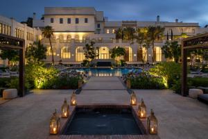 Bazén v ubytování Fairmont Tazi Palace Tangier nebo v jeho okolí