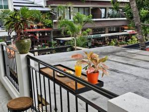 a balcony with a table with plants on it at Mono Espacio en Zona Romántica L3 in Puerto Vallarta