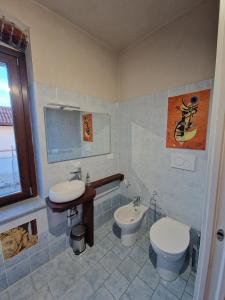 a bathroom with a toilet and a sink at Il Gufetto in San Maurizio Canavese
