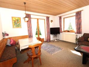 TV a/nebo společenská místnost v ubytování Apartment Westermeyr