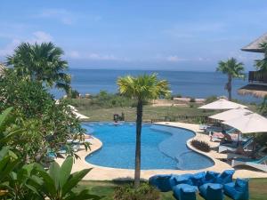 Bazén v ubytování Bombora Balangan Resort nebo v jeho okolí
