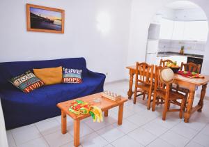 a living room with a blue couch and a table at Euromar II - TEPINSA Alquiler de Apartamentos in Torreblanca