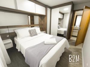 Giường trong phòng chung tại *Bali beach* Incrível homeclub pé na areia +54 ảnh
