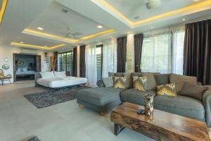 Χώρος καθιστικού στο 4 Big Separate Apartments SeaView 8KingBeds v104 +92 φωτογραφίες