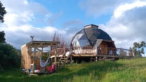 Vrt pred nastanitvijo Domos Arcoiris de Chiloé