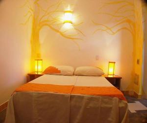 Postel nebo postele na pokoji v ubytování Art Hotel Aos Sinos Dos Anjos + 37 fotografií