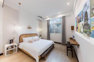Ένα ή περισσότερα κρεβάτια σε δωμάτιο στο Quanzhou West Street Kaiyuan Temple Bandiao Inn