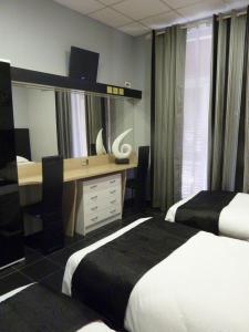 A bed or beds in a room at Hôtel Villa Boeri