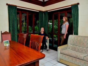 Posezení v ubytování Daintree Deep Forest Lodge