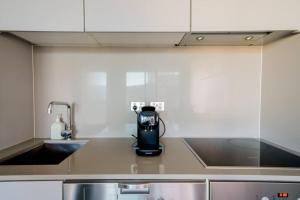 Modern studio with free wifi and parking的厨房或小厨房