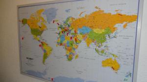ルストにあるFerienwohnung Tischlerの壁掛け世界地図