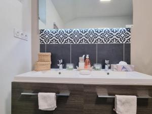 Phòng tắm tại Gîte familial tout inclus avec cour, terrasse et équipements équestres, proche du Parc Naturel de l'Avesnois - FR-1-510-190 +27 ảnh