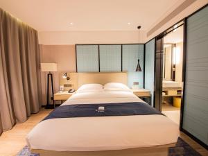 Letto o letti in una camera di Echarm Hotel Putian Chengxiang Wenxing Pedestrian Street Branch
