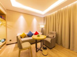 Area soggiorno di Echarm Hotel Putian Chengxiang Wenxing Pedestrian Street Branch