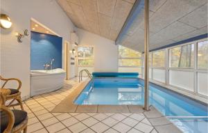 Πισίνα στο ή κοντά στο Beautiful Home In Glesborg With Wifi