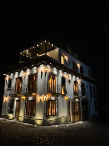 a white building with lights on it at night at 5 Suites Boutique cerca Antigua Guatemala in San Pedro Las Huertas +22 photos
