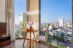 Pemandangan umum bagi Da Nang atau pemandangan bandar yang diambil dari hotel