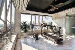 Fitness centrum a/nebo fitness zařízení v ubytování Crystal hotel by Ha My