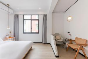 Ένα ή περισσότερα κρεβάτια σε δωμάτιο στο Quanzhou West Street Kaiyuan Temple Bandiao Inn
