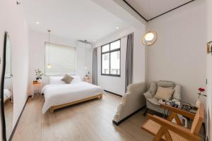 Ένα ή περισσότερα κρεβάτια σε δωμάτιο στο Quanzhou West Street Kaiyuan Temple Bandiao Inn