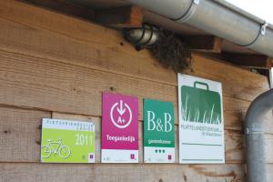 Certifikát, hodnocení, plakát nebo jiný dokument vystavený v ubytování B&B de Rijcke Rust