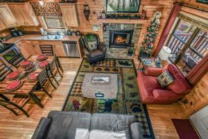 Kuchyň nebo kuchyňský kout v ubytování Bear Creek Way Cabin 2009 Cabin + 45 fotografií