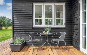 Zahrada ubytování Cozy Home In Aakirkeby With Kitchen