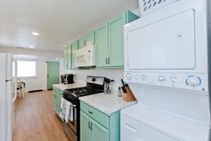 Η κουζίνα ή μικρή κουζίνα στο River City Hideaway cottage