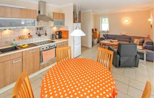 a kitchen and a living room with a table and chairs at Ferienwohnung Bodstedt in Bodstedt