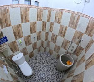 Ένα μπάνιο στο Omah Niten Guesthouse Jogja +20 φωτογραφίες