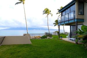 卡普鲁亚KBM Resorts FREE CAR Napili Point Oceanfront Spacious 2-Bedroom Villa NAP-C18的海景度假屋