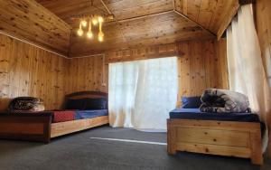 Postel nebo postele na pokoji v ubytování Kolakham Inn By StayApart