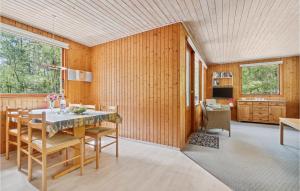 Μια τηλεόραση ή/και κέντρο ψυχαγωγίας στο Holiday Home Duegårdsvej