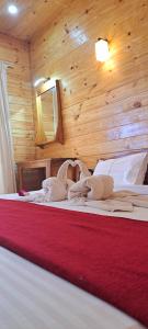 Voodi või voodid majutusasutuse Shaan Coco Palms Beach Resort toas
