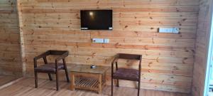 Televiisor ja/või meelelahutuskeskus majutusasutuses Shaan Coco Palms Beach Resort