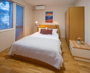Postel nebo postele na pokoji v ubytování Groovy Olive Apartment