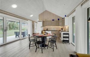 a dining room with a table and chairs in a kitchen at 3 Bedroom Pet Friendly Home In Oksbøl in Oksbøl